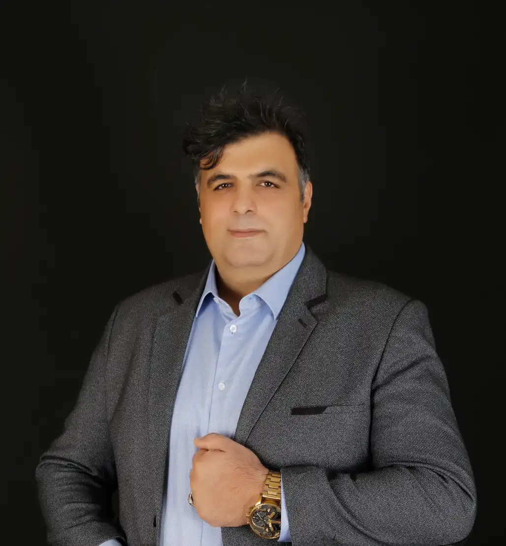 قاسم منهی نویسنده کتاب پارسه ورز و بنیان‌گذار ماهور اسپا